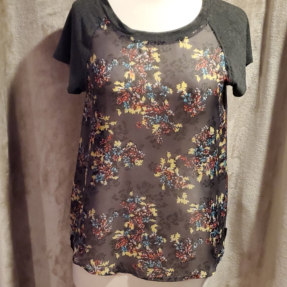 Late For Dinner Gray Floral Women's Top Medium